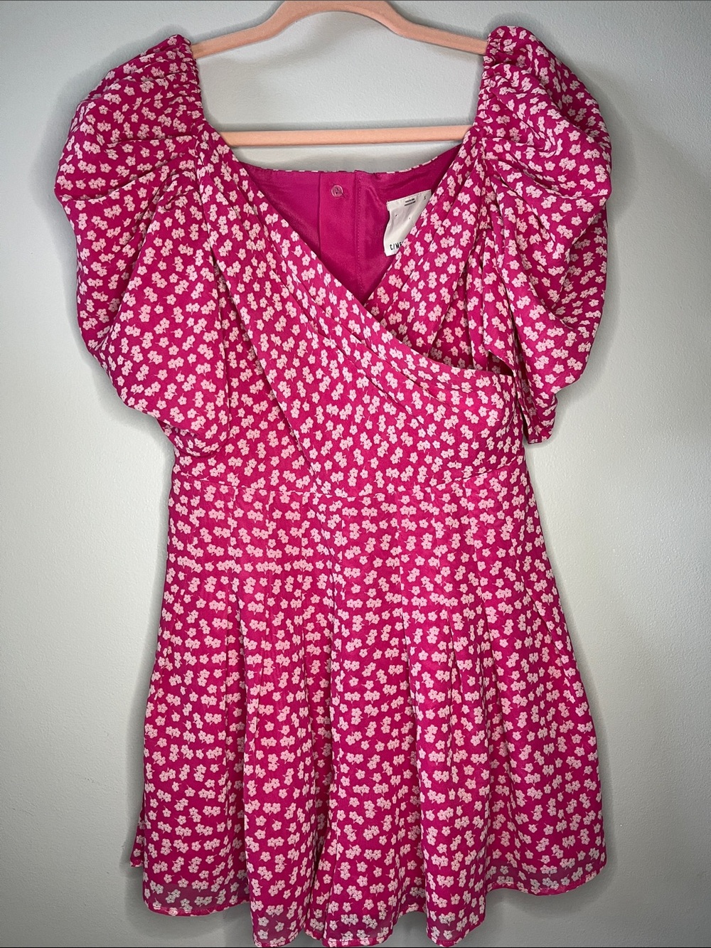 NWOT C/MEO COLLECTIVE Barbie pink floral puff sleeve romper pleated